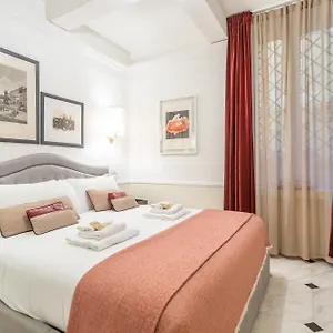 Stylish Spanish Steps Retreat Rome